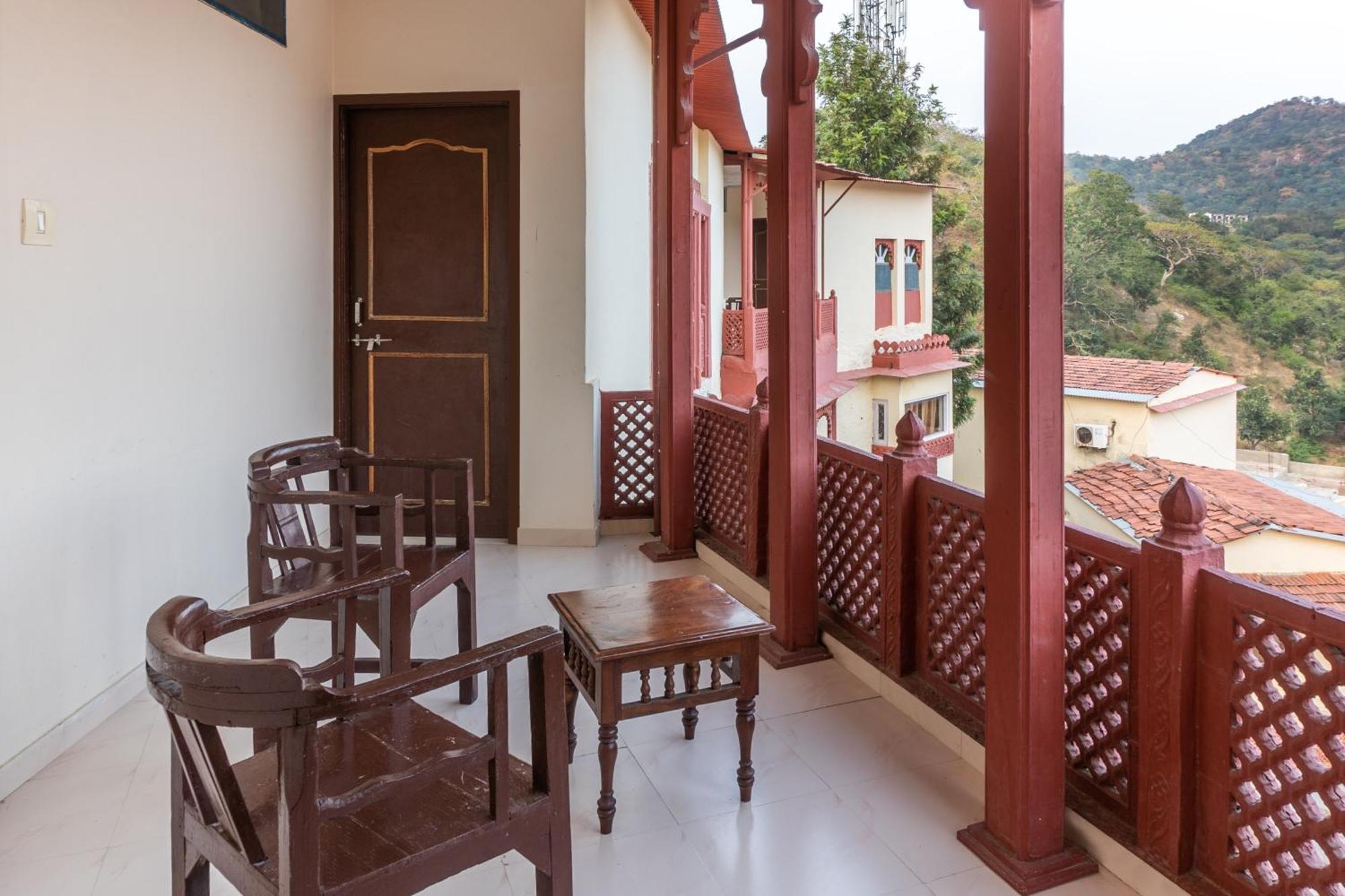 Treebo Kumbhal Castle, 2 Km From Kumbalgarh Fort Kumbhalgarh Exterior foto